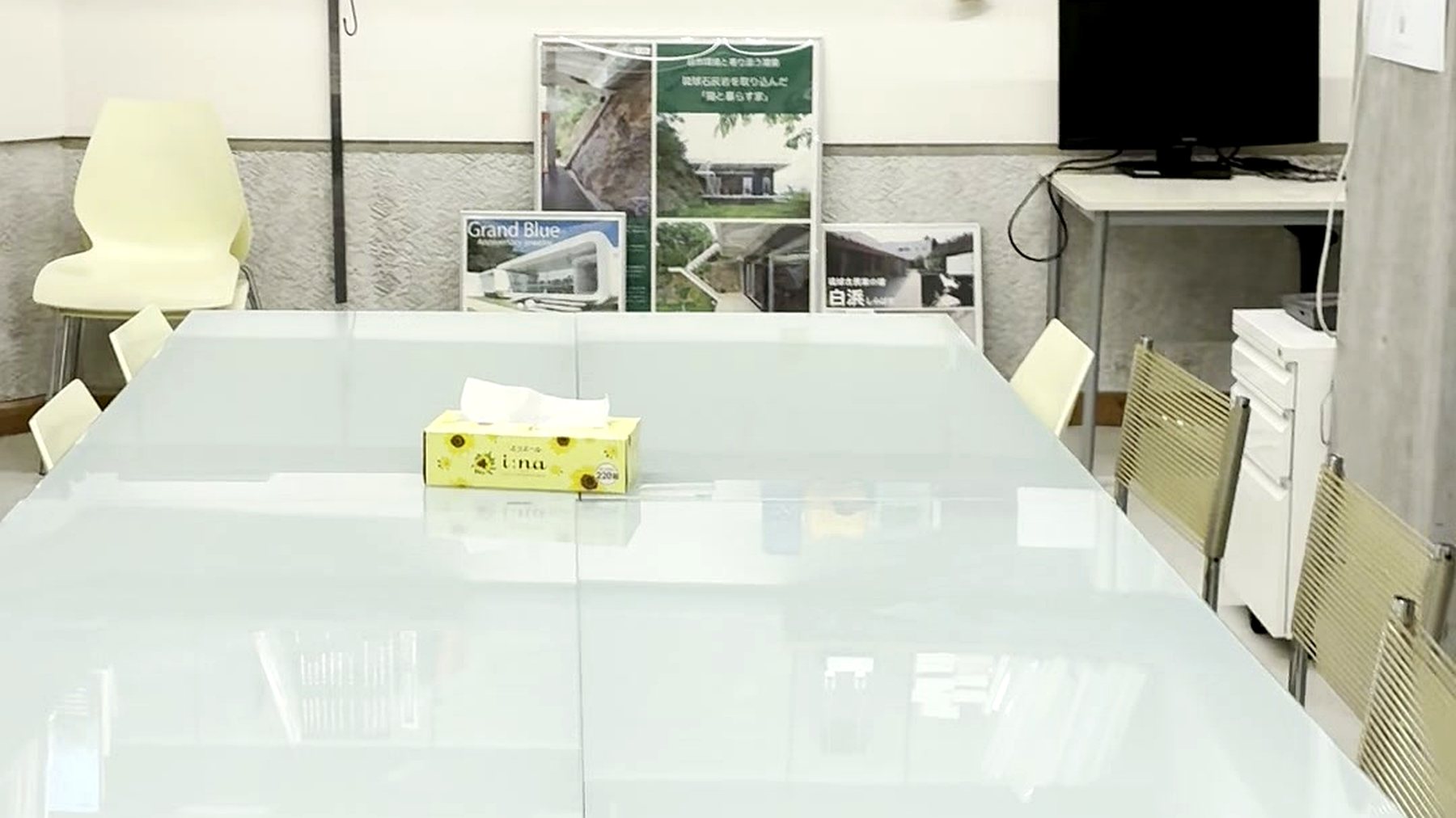 名護市大西の地下オフィス内観